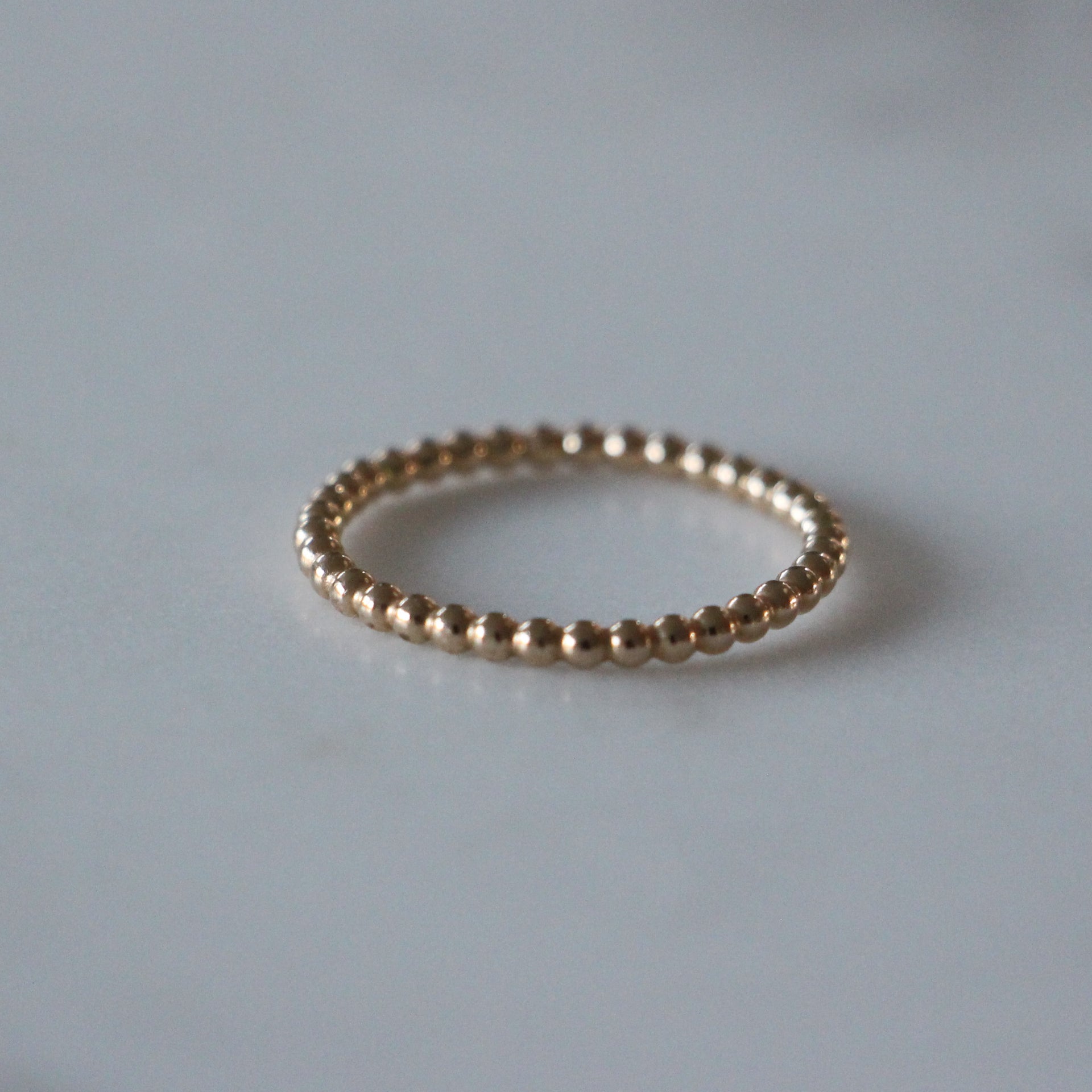 Guldring i kugletråd, 2mm